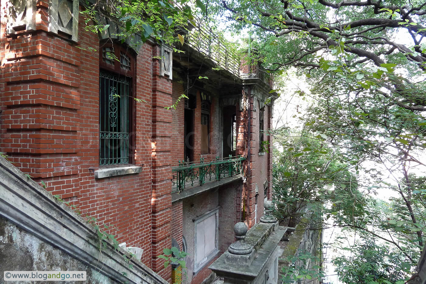 Glimpse into the past - Nam Koo Terrace, Hong Kong (13 Nov, 2011)